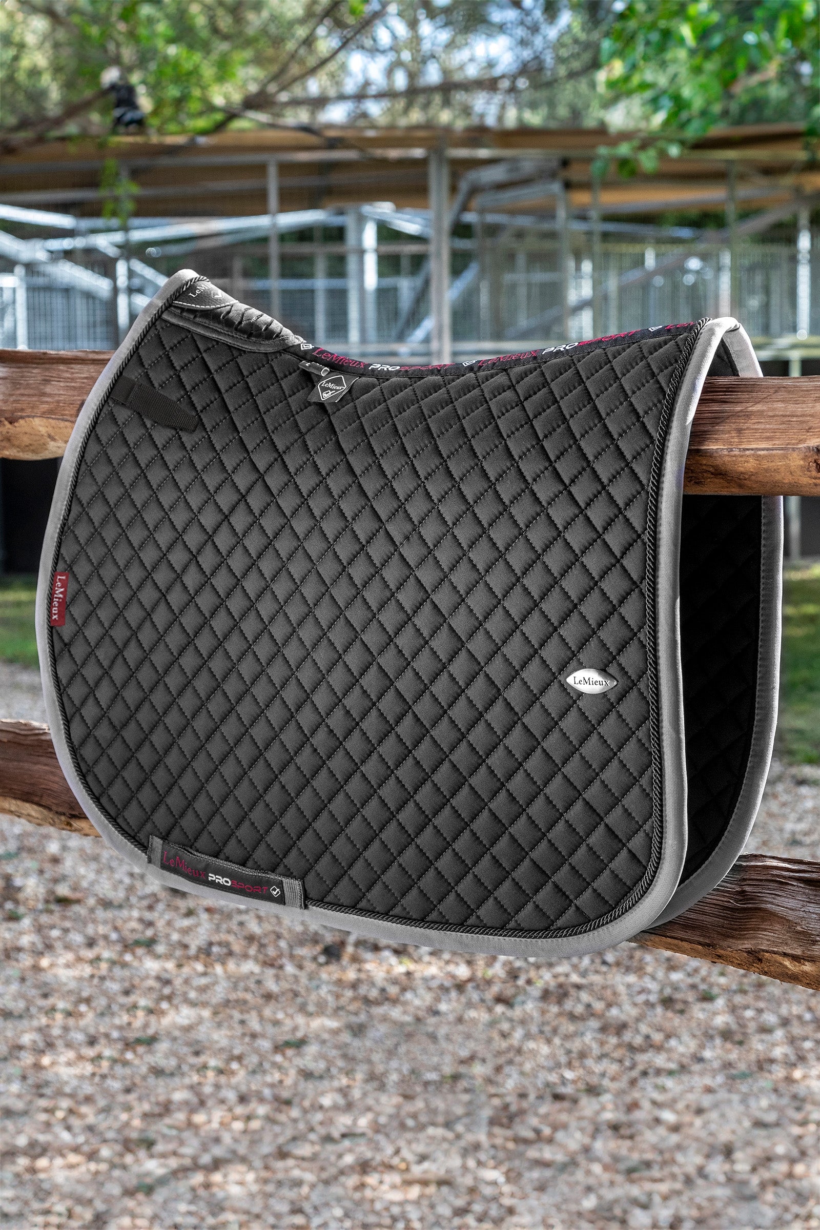 LeMieux Tapis de selle de saut d'obstacle Mesh Garrot Soulagé Wither Relief Mesh Jumping Tapis de selle