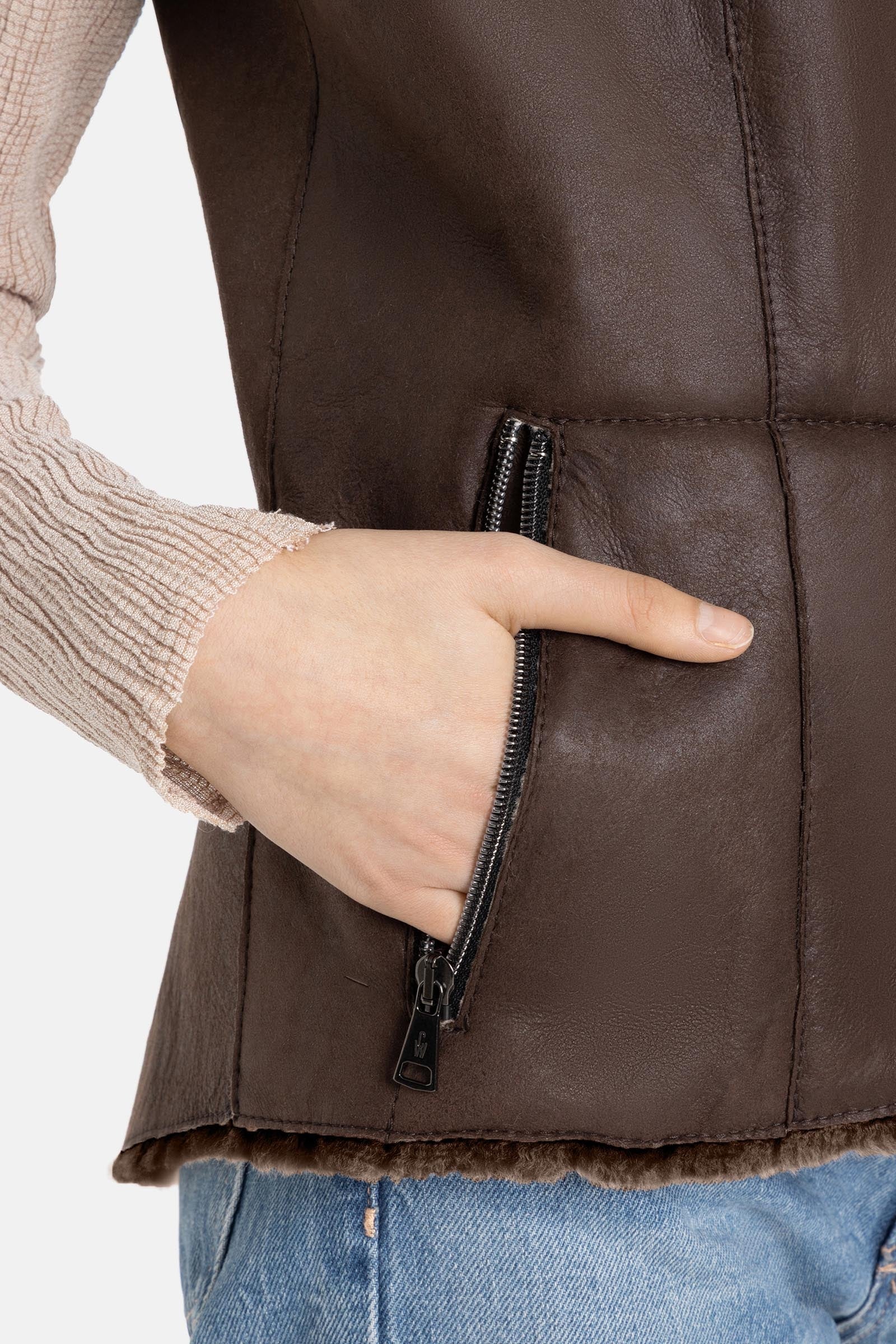 Model shot 4