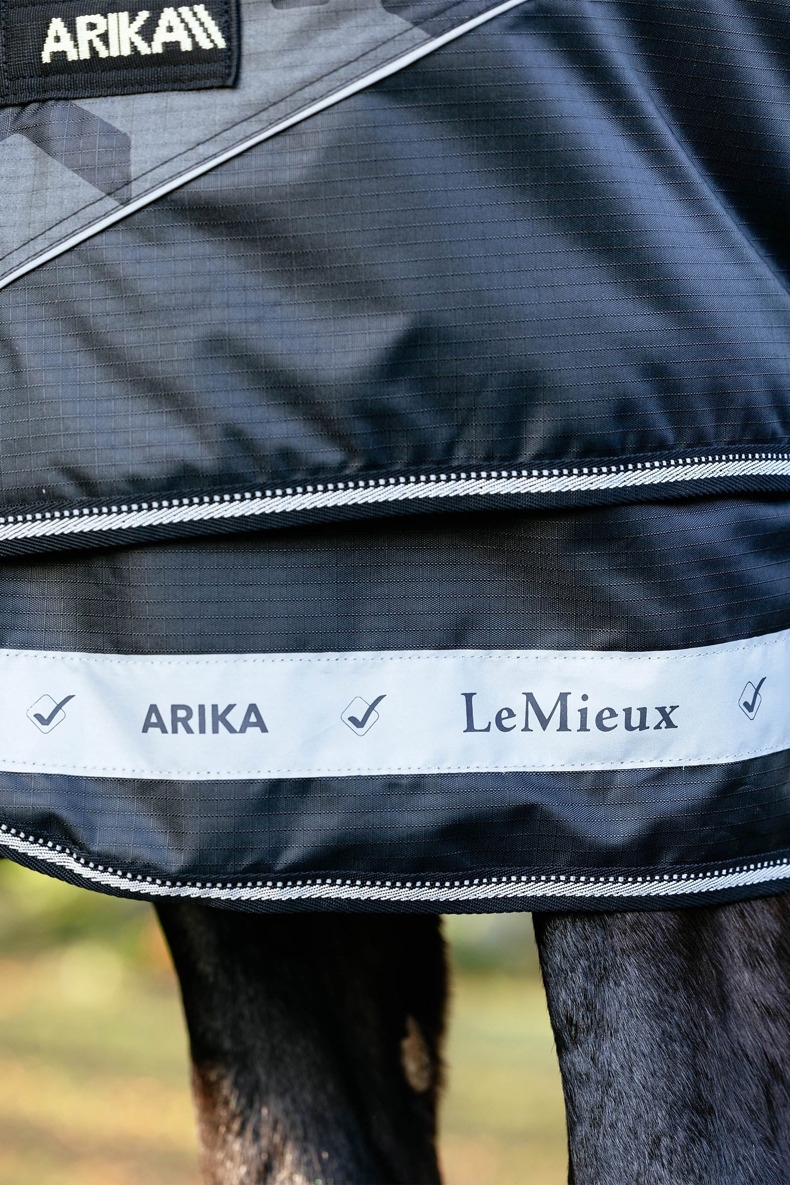LeMieux Arika Reflective Turnout Rug With Detachable Neck, 100 g Horse Rugs