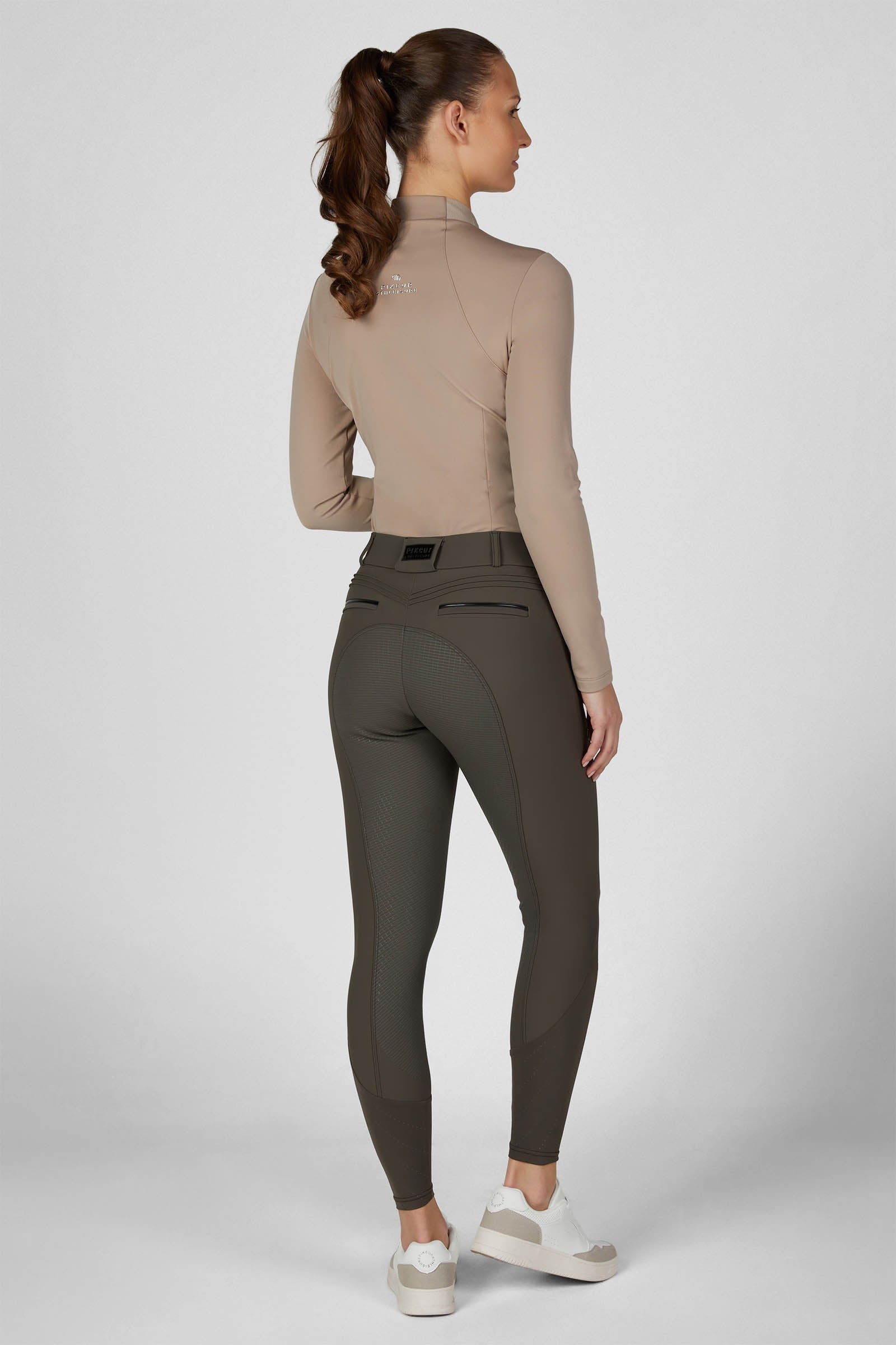 Model shot 5