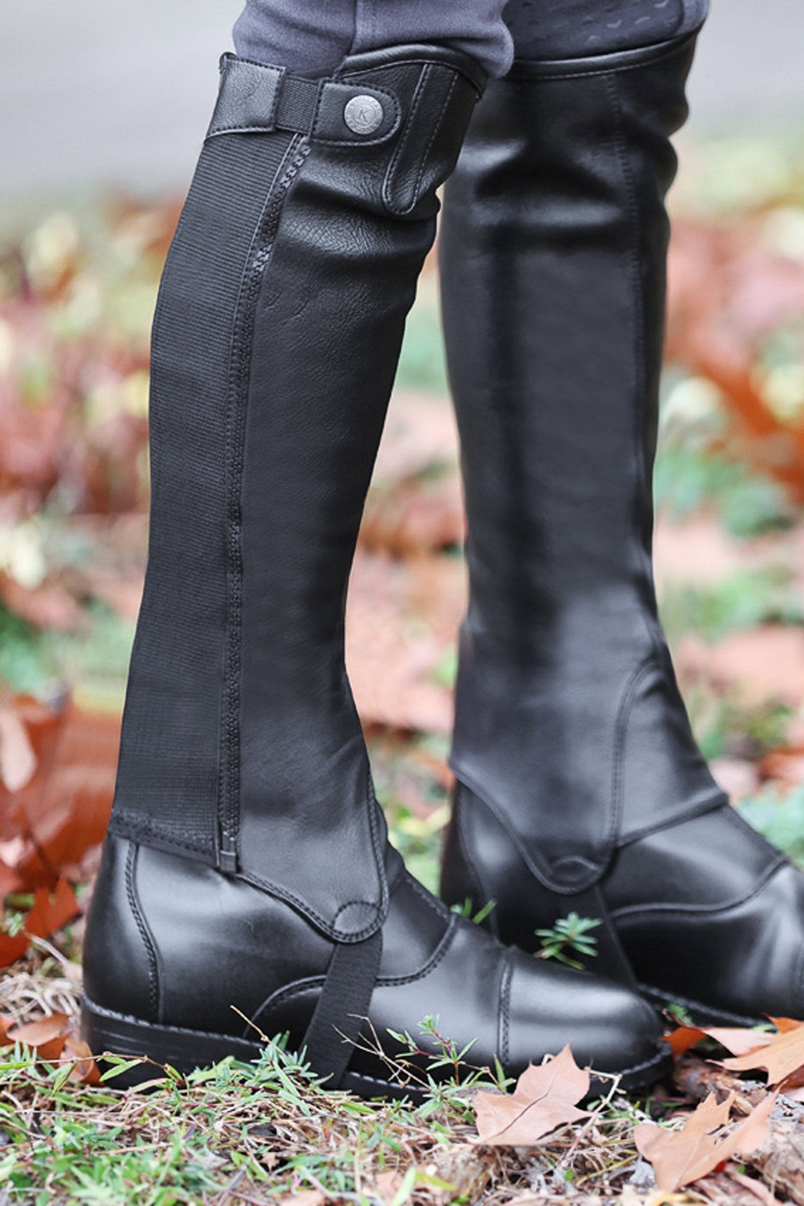 Bottes avec détail demi Mors pour femme en daim marron | ® SA Bottes avec détail demi Mors pour femme en daim marron | ® SA