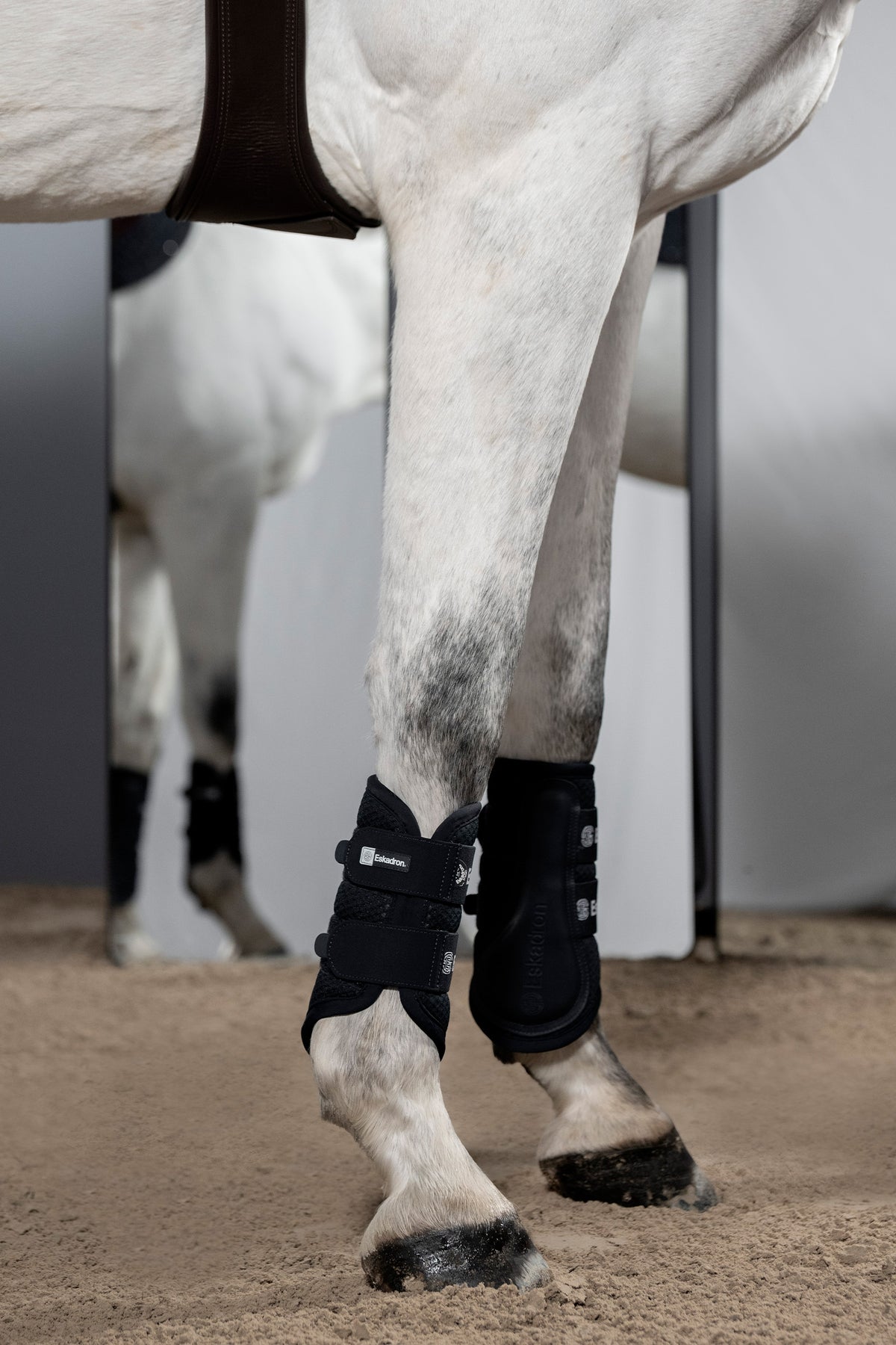 Eskadron Dynamic AW26 Mesh Tendon Boots Leg & Hoof Protection