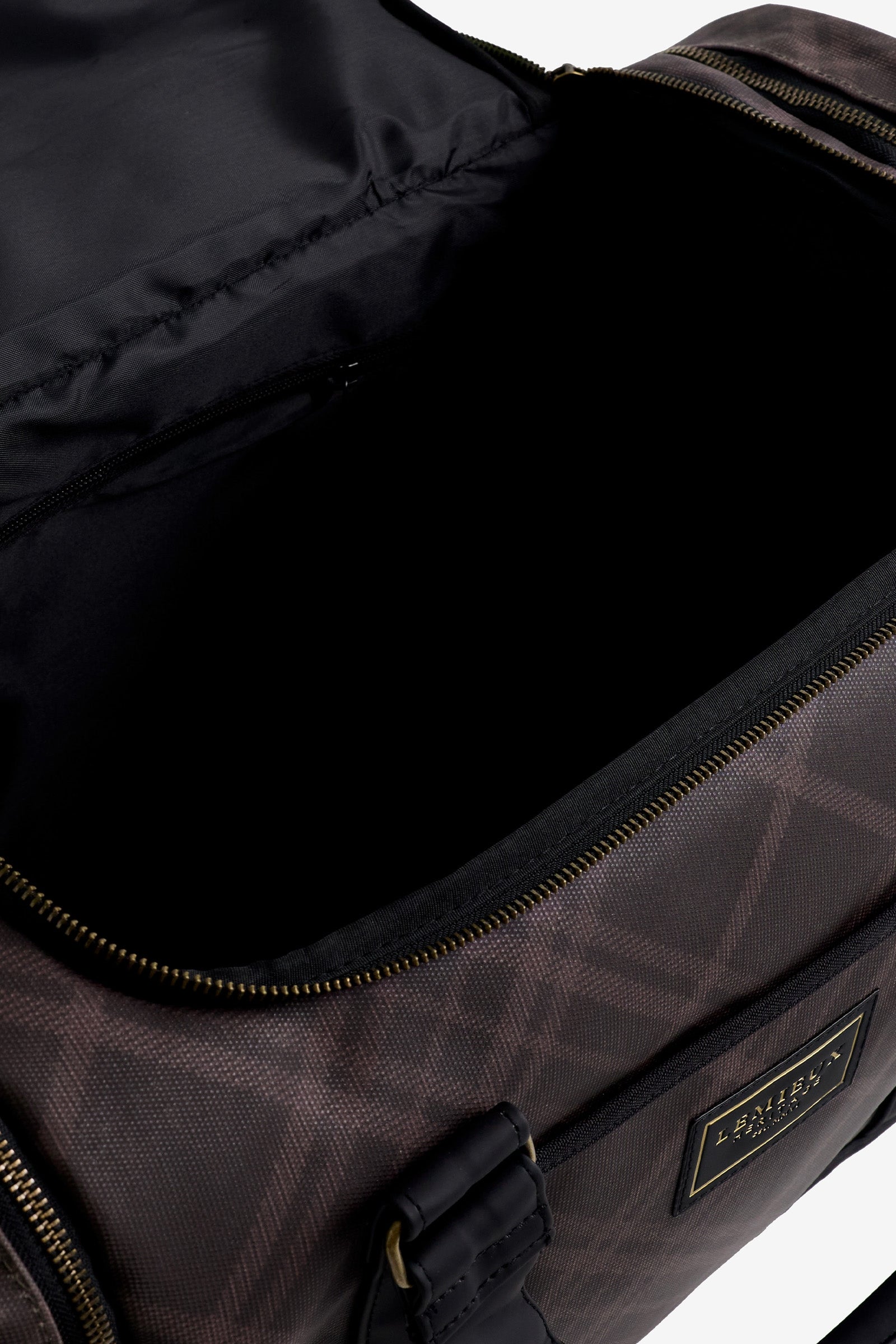 Pack shot 3
