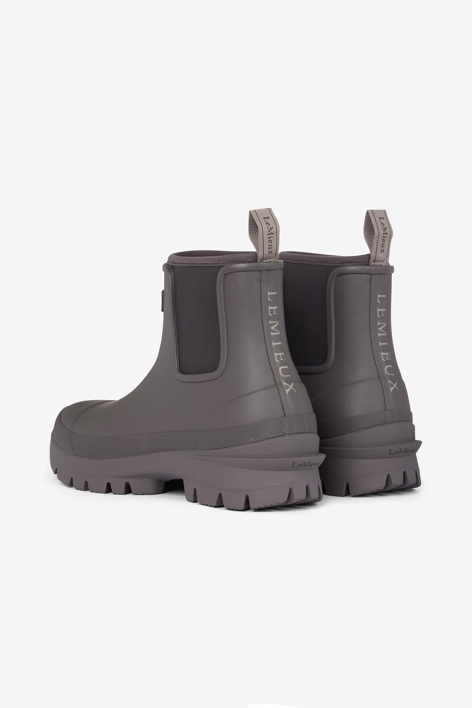 Pack shot 2