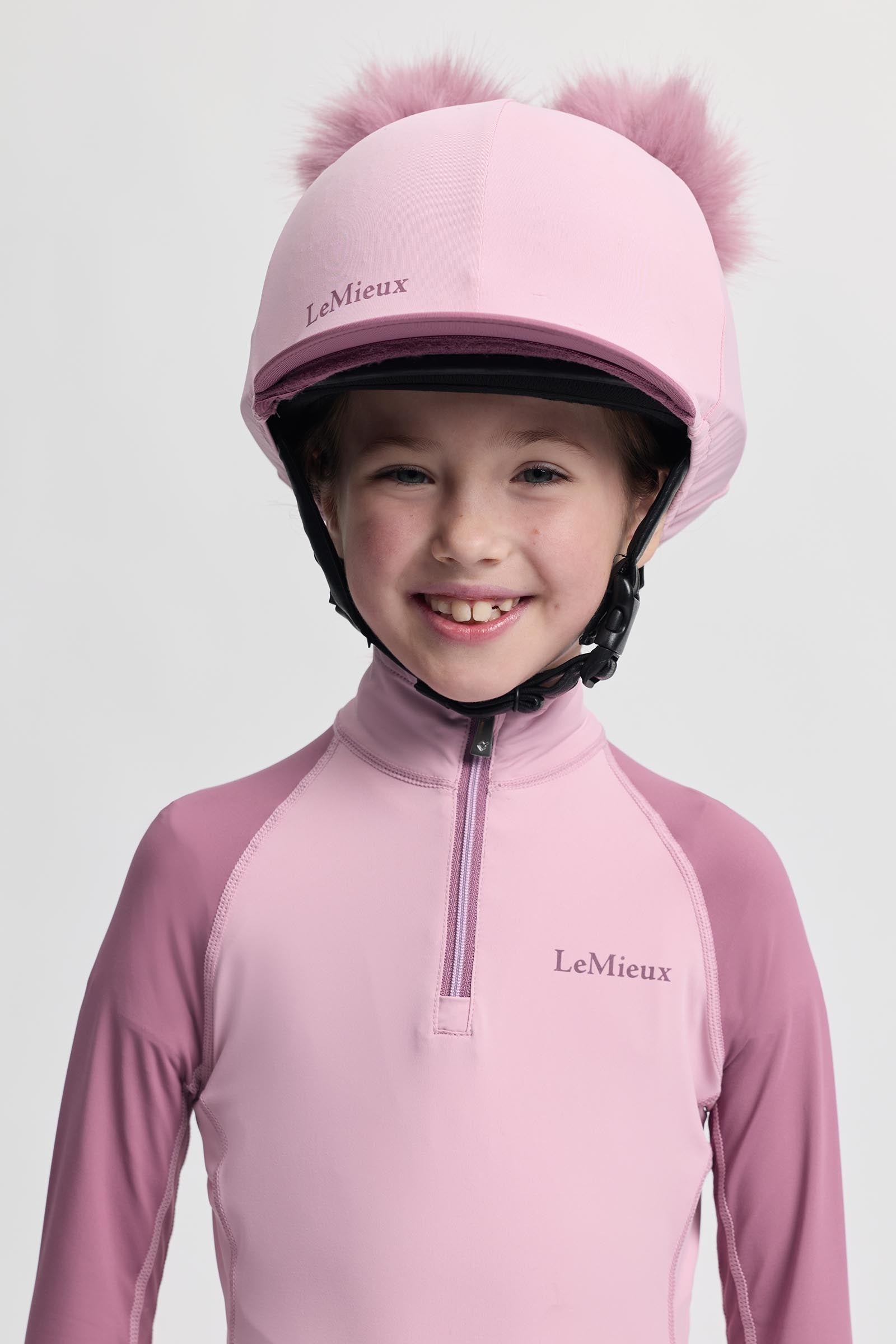 LeMieux Mini couvre-casque à double pompon Vêtements d'équitation enfant