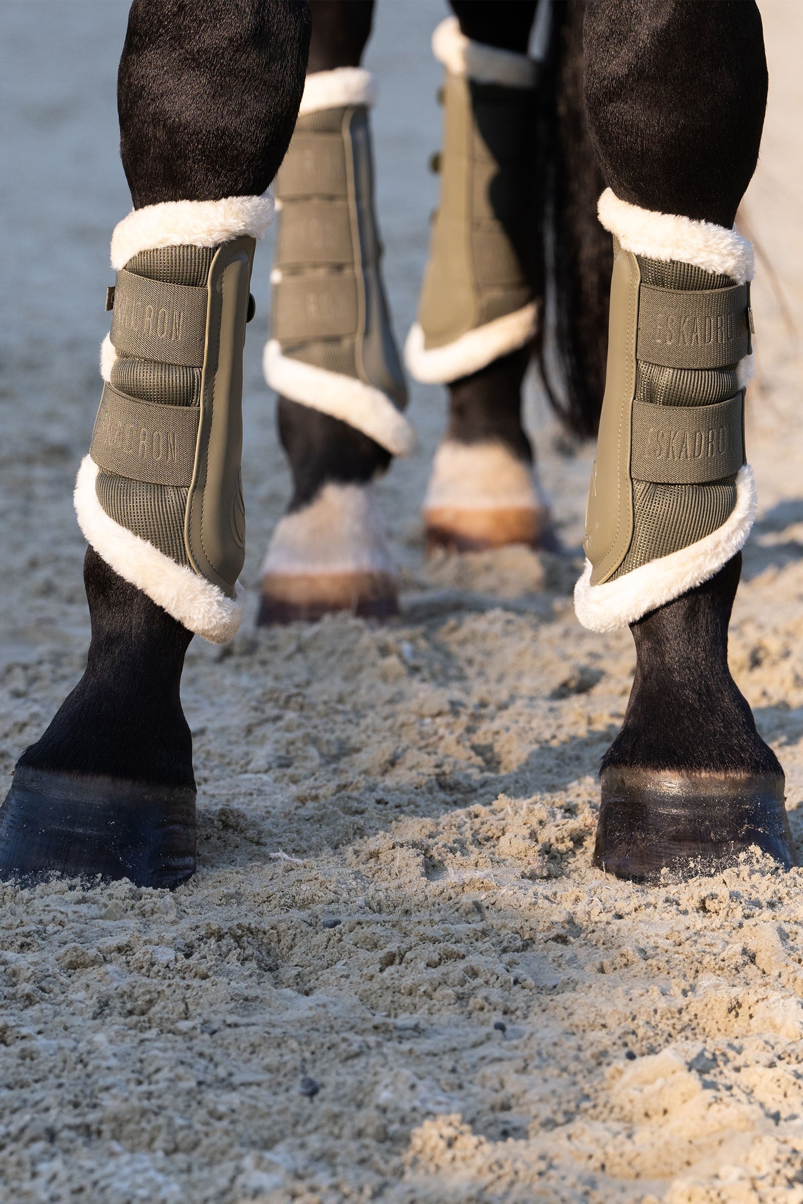Eskadron Classic Sports SS25 Mesh Fauxfur Tendon Boots Leg Protection & Hoof Protection for Horses