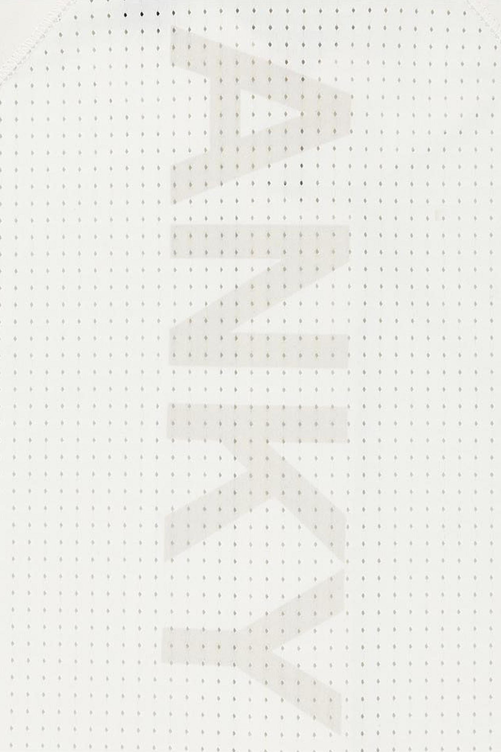 Pack shot 4