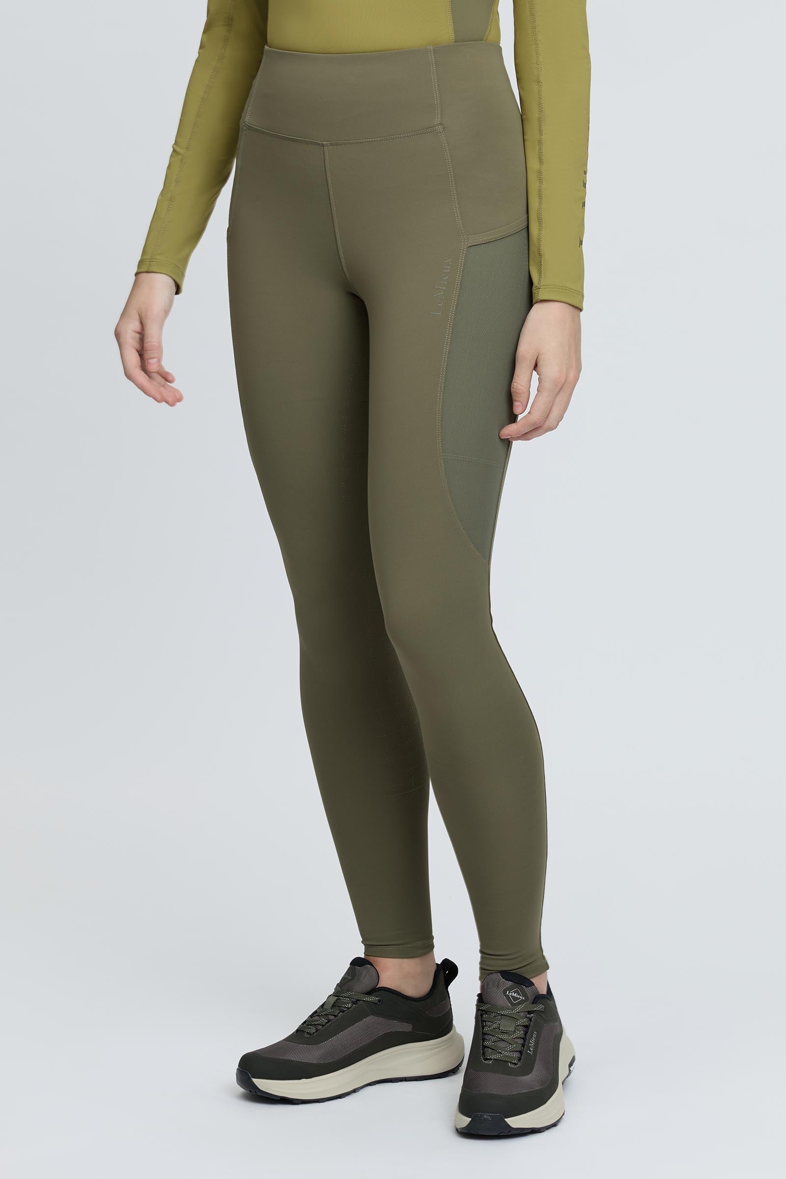 Model shot 2